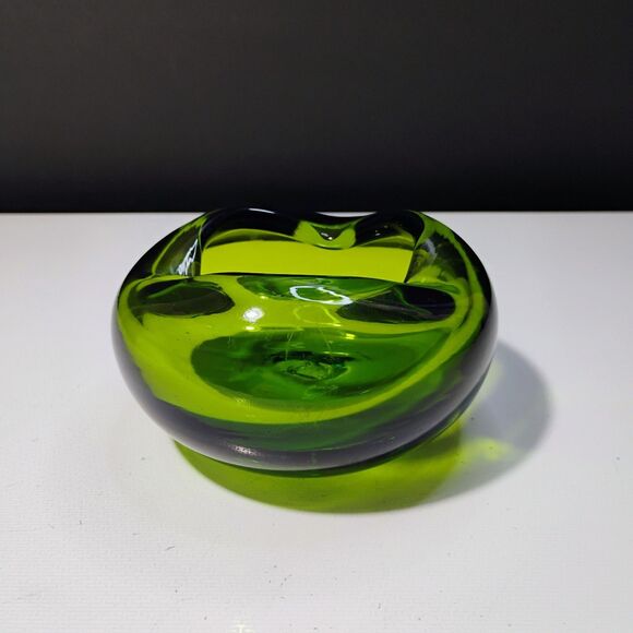 Vtg Hand Blown Glass Ashtray Green Cigar Bowl Mcm Dish Orb Avocado Blenko 6321 - Picture 2 of 9